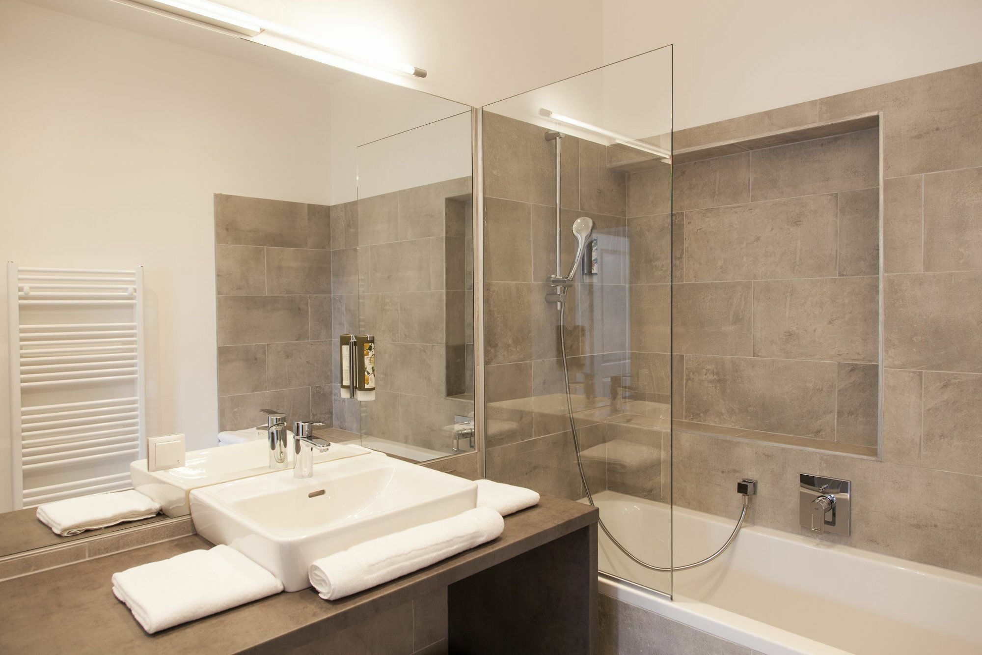 Cube70 Aparthotel 4*
